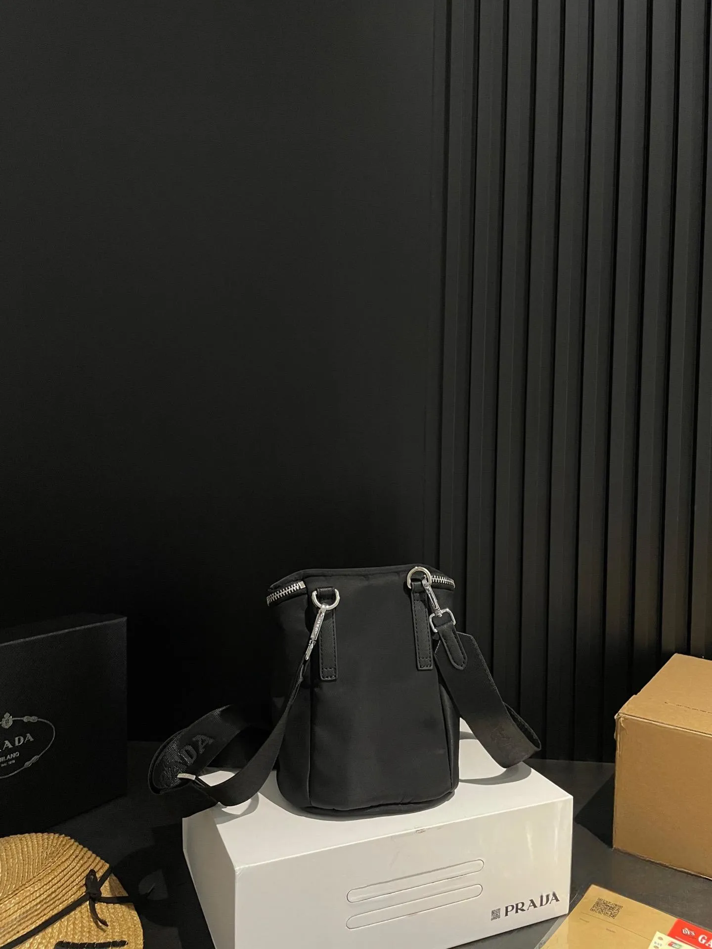 【2026】【PRADA  公式 旗艦店】プラダ  斜めがけバッグ 当日出荷 好評に付き再入荷！20*16CM  240719
