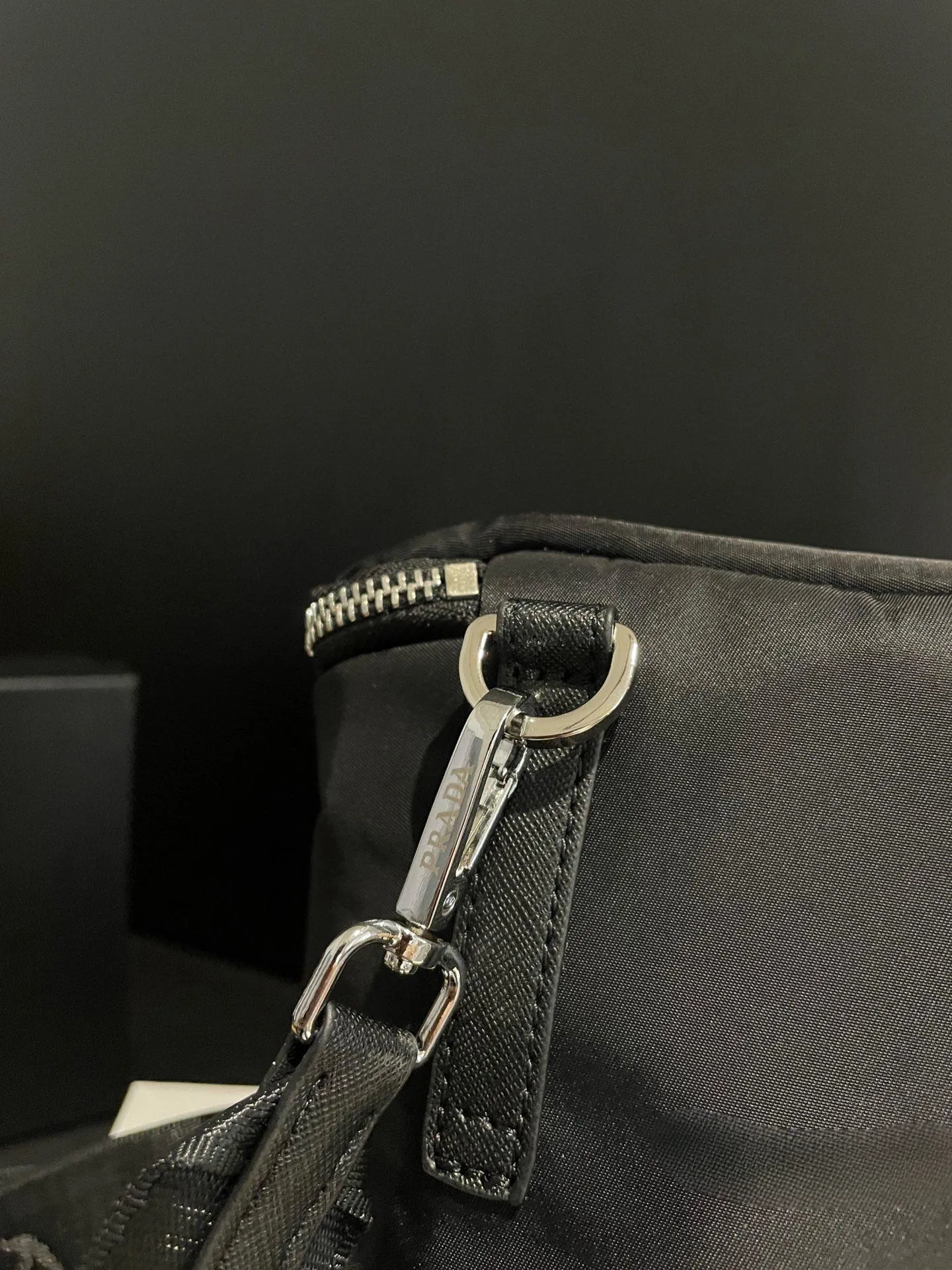 【2026】【PRADA  公式 旗艦店】プラダ  斜めがけバッグ 当日出荷 好評に付き再入荷！20*16CM  240719