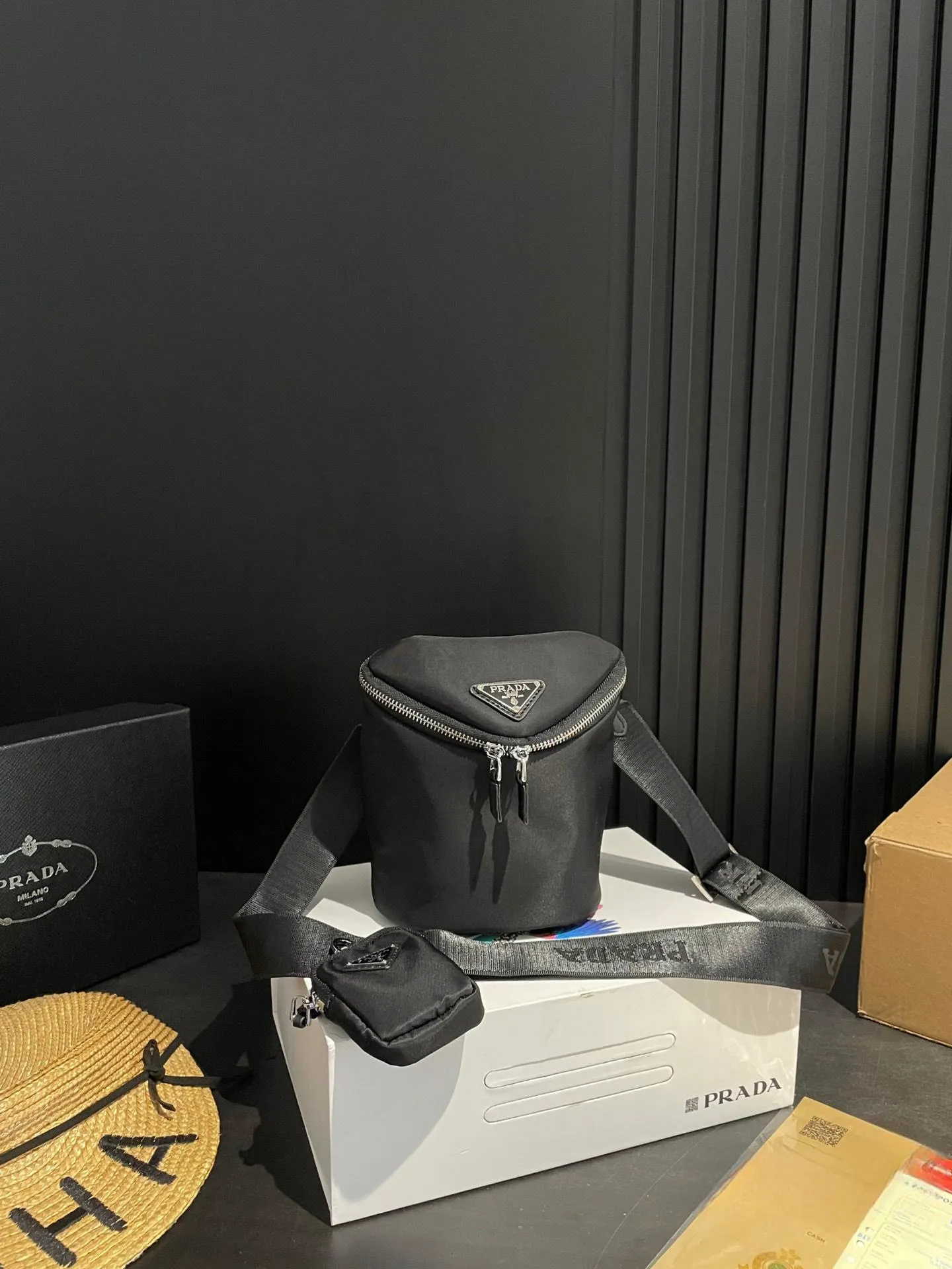 【2026】【PRADA  公式 旗艦店】プラダ  斜めがけバッグ 当日出荷 好評に付き再入荷！20*16CM  240719