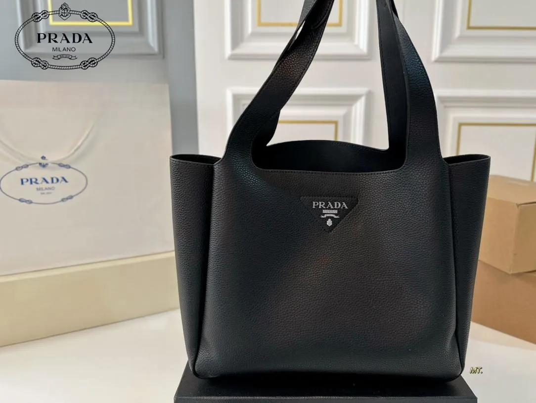 【2026】【PRADA  公式 旗艦店】プラダ  ハンドバッグ 当日出荷 好評に付き再入荷！31*26CM  240719