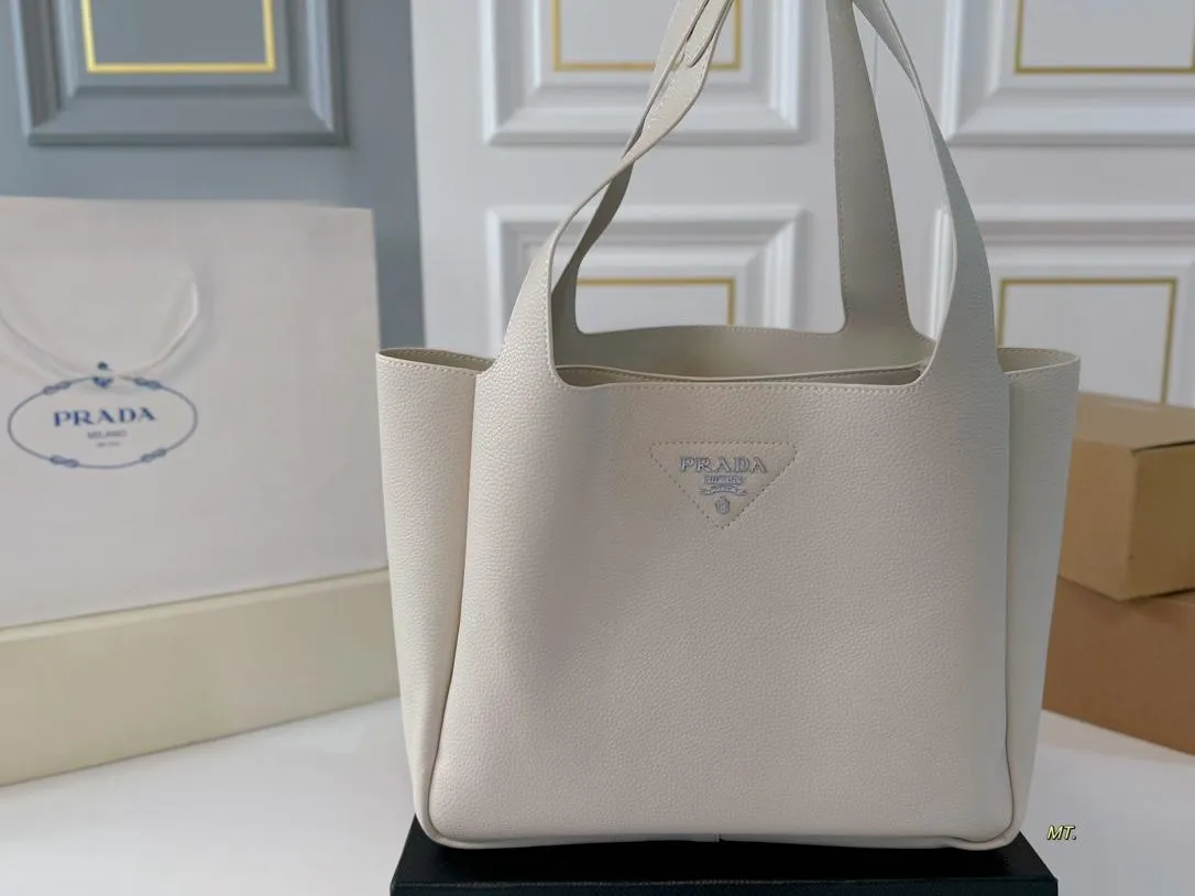 【2026】【PRADA  公式 旗艦店】プラダ  ハンドバッグ 当日出荷 好評に付き再入荷！31*26CM  240719