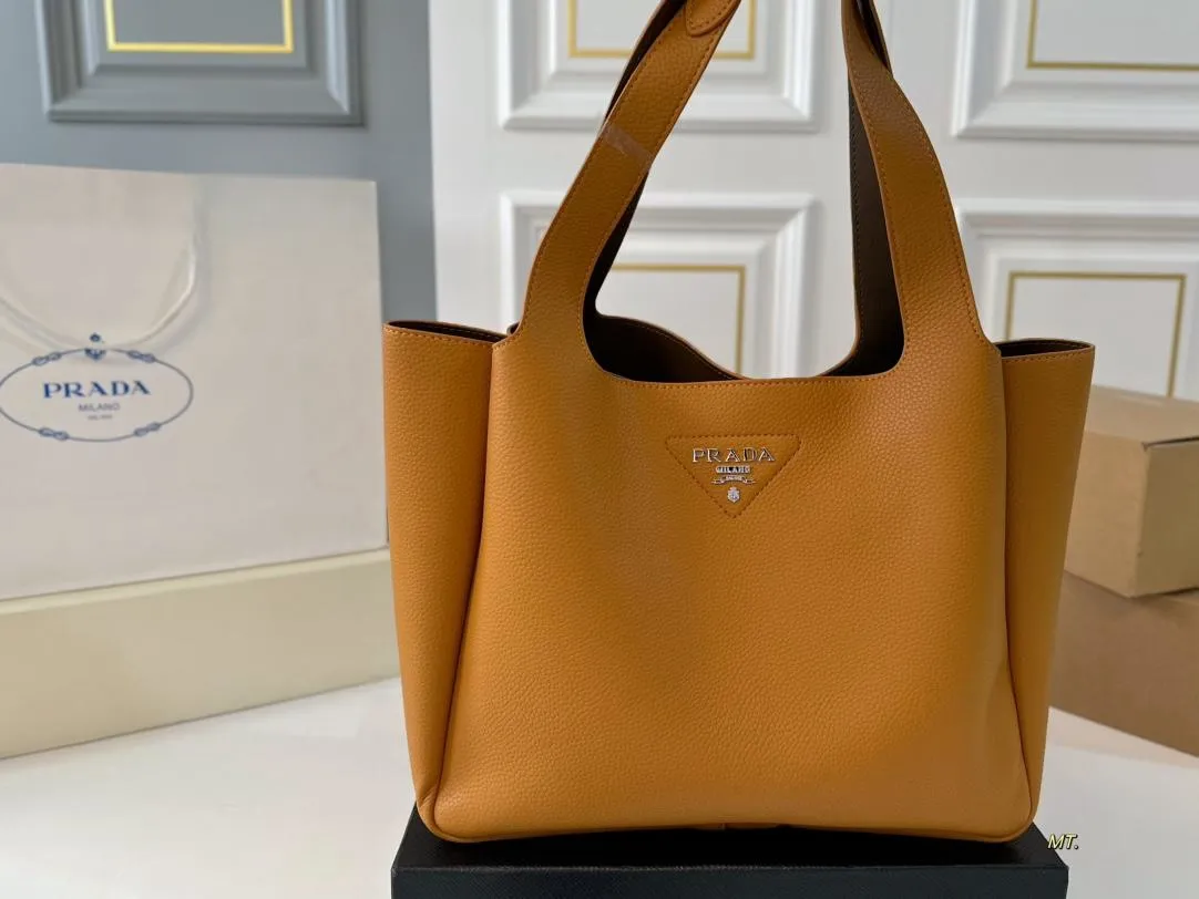 【2026】【PRADA  公式 旗艦店】プラダ  ハンドバッグ 当日出荷 好評に付き再入荷！31*26CM  240719