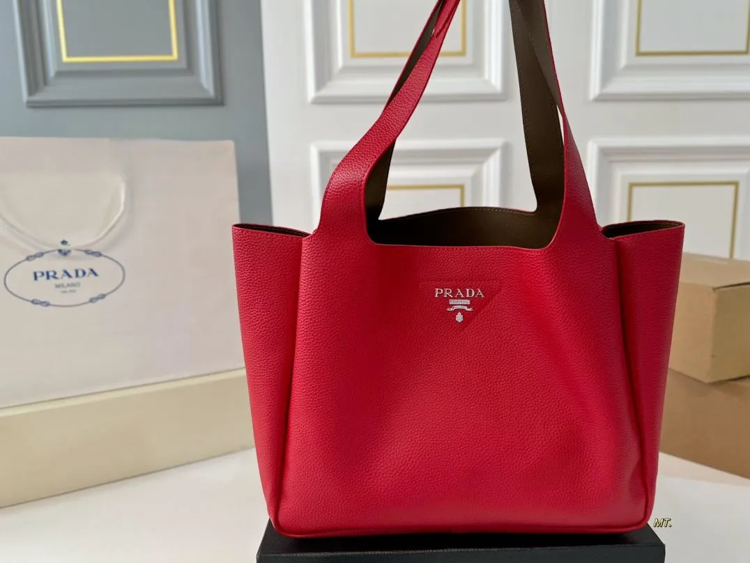 【2026】【PRADA  公式 旗艦店】プラダ  ハンドバッグ 当日出荷 好評に付き再入荷！31*26CM  240719