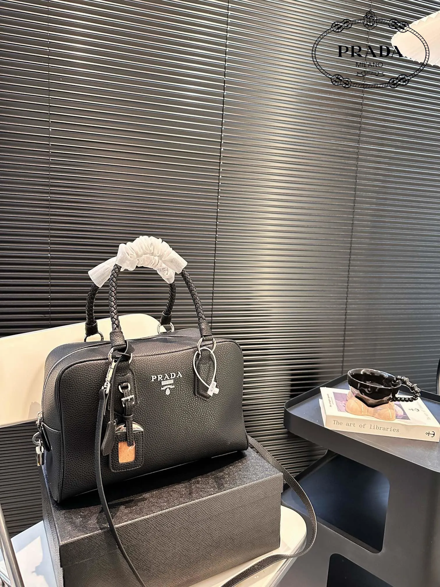 【2026】【PRADA  公式 旗艦店】プラダ   ハンドバッグ当日出荷 好評に付き再入荷！31*21CM  240719
