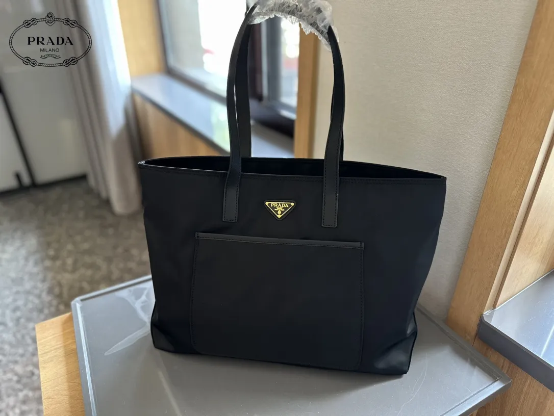 【2026】【PRADA  公式 旗艦店】プラダ   ハンドバッグ当日出荷 好評に付き再入荷！37*32CM  240719