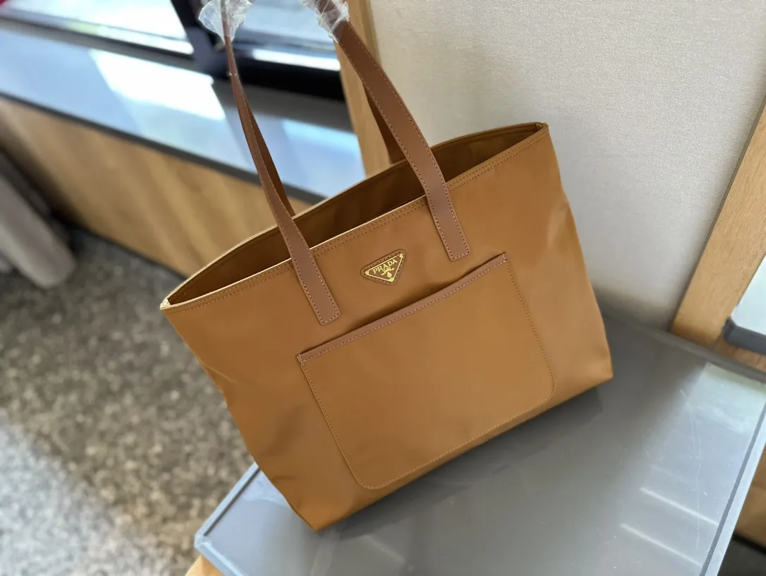 【2026】【PRADA  公式 旗艦店】プラダ   ハンドバッグ当日出荷 好評に付き再入荷！37*32CM  240719