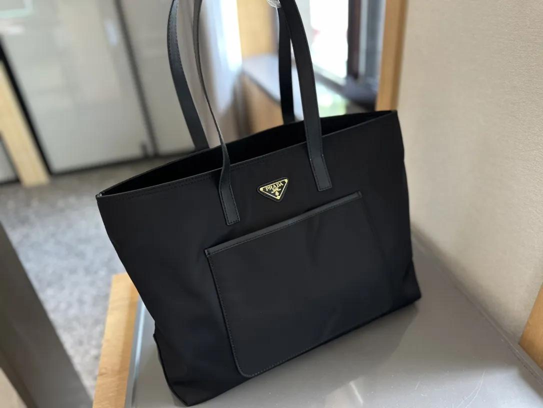 【2026】【PRADA  公式 旗艦店】プラダ   ハンドバッグ当日出荷 好評に付き再入荷！37*32CM  240719