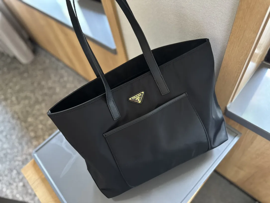 【2026】【PRADA  公式 旗艦店】プラダ   ハンドバッグ当日出荷 好評に付き再入荷！37*32CM  240719
