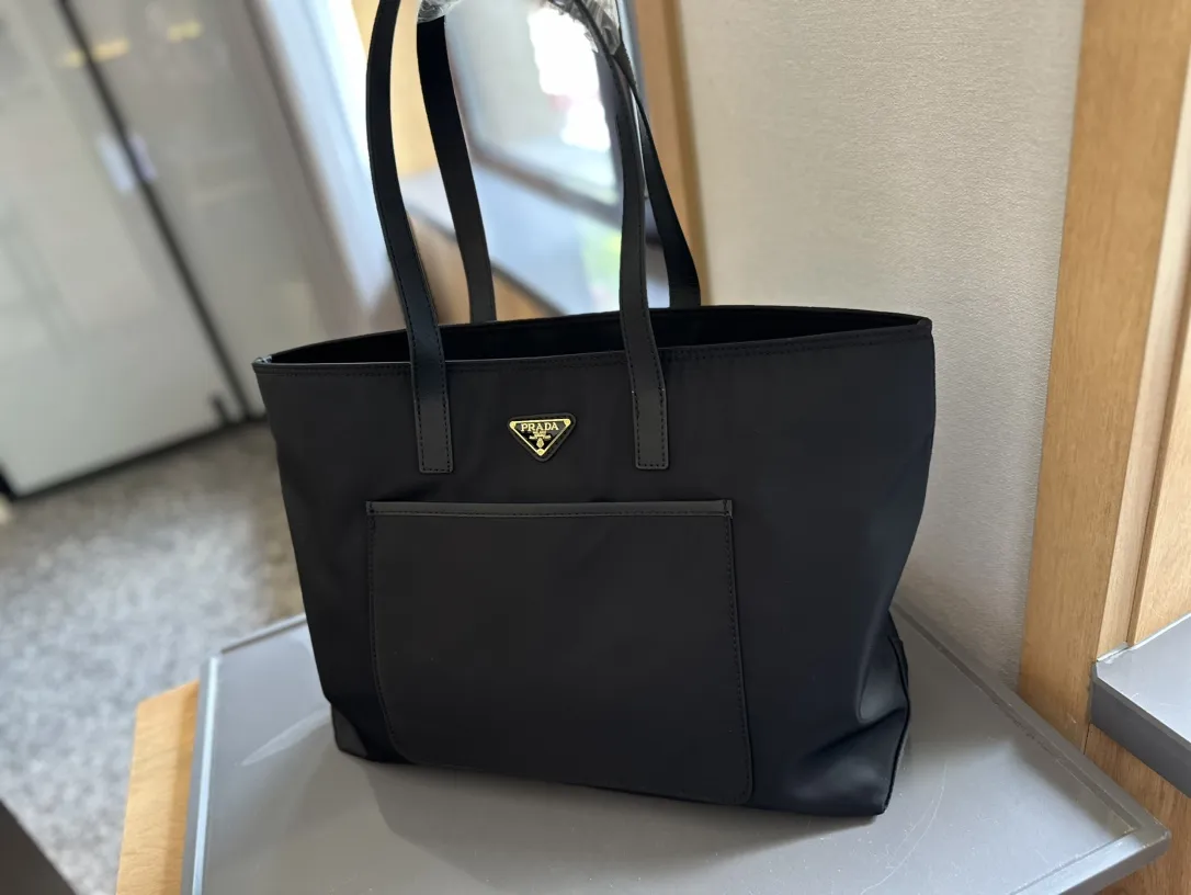 【2026】【PRADA  公式 旗艦店】プラダ   ハンドバッグ当日出荷 好評に付き再入荷！37*32CM  240719
