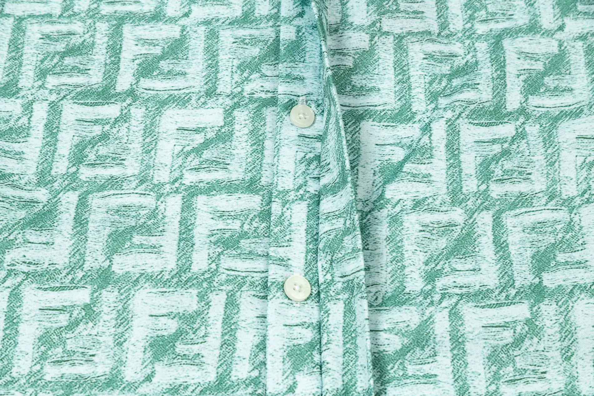 【2026】【FENDI 公式旗艦店】フェンディ  シャツ  ご好評に付き再入荷 240716