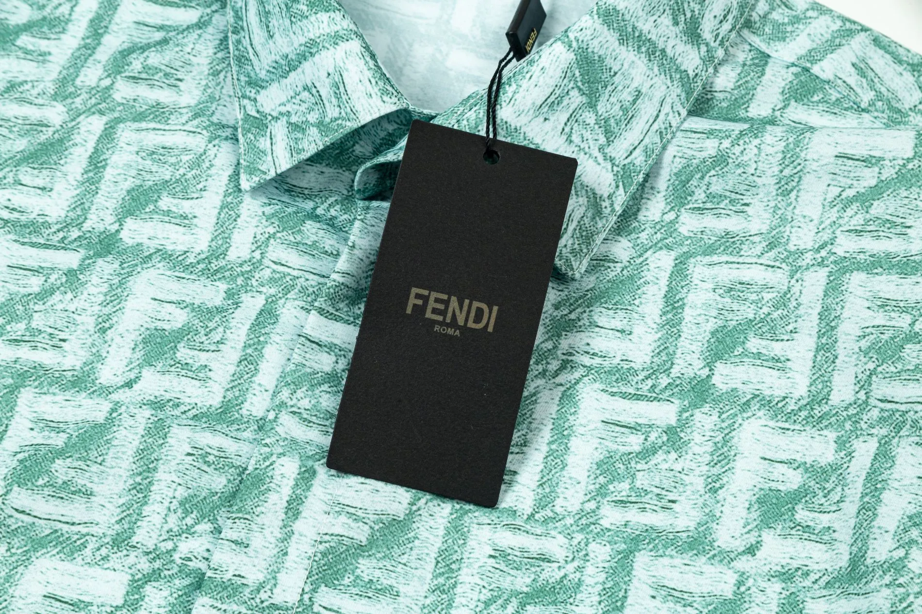 【2026】【FENDI 公式旗艦店】フェンディ  シャツ  ご好評に付き再入荷 240716