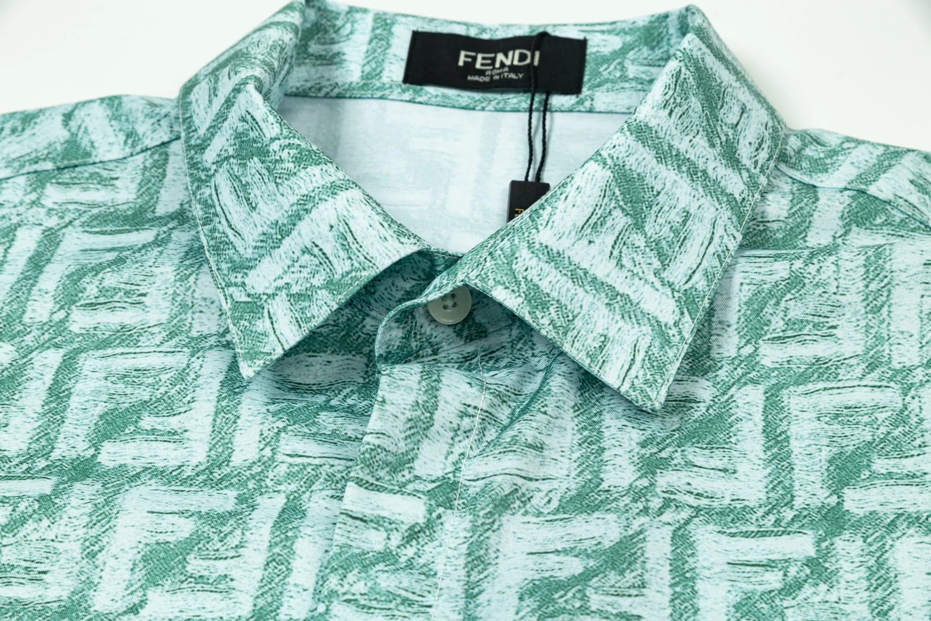 【2026】【FENDI 公式旗艦店】フェンディ  シャツ  ご好評に付き再入荷 240716