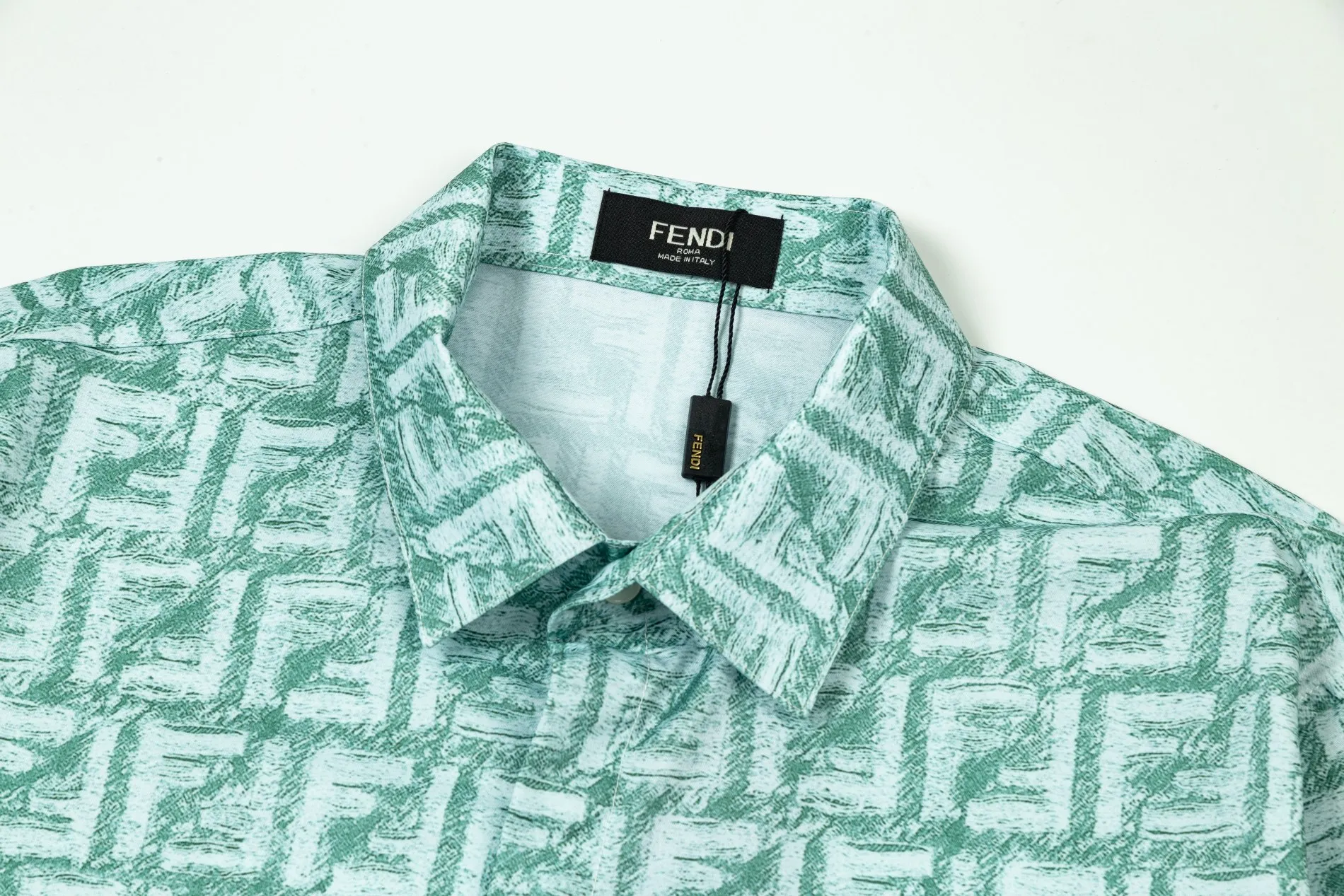 【2026】【FENDI 公式旗艦店】フェンディ  シャツ  ご好評に付き再入荷 240716
