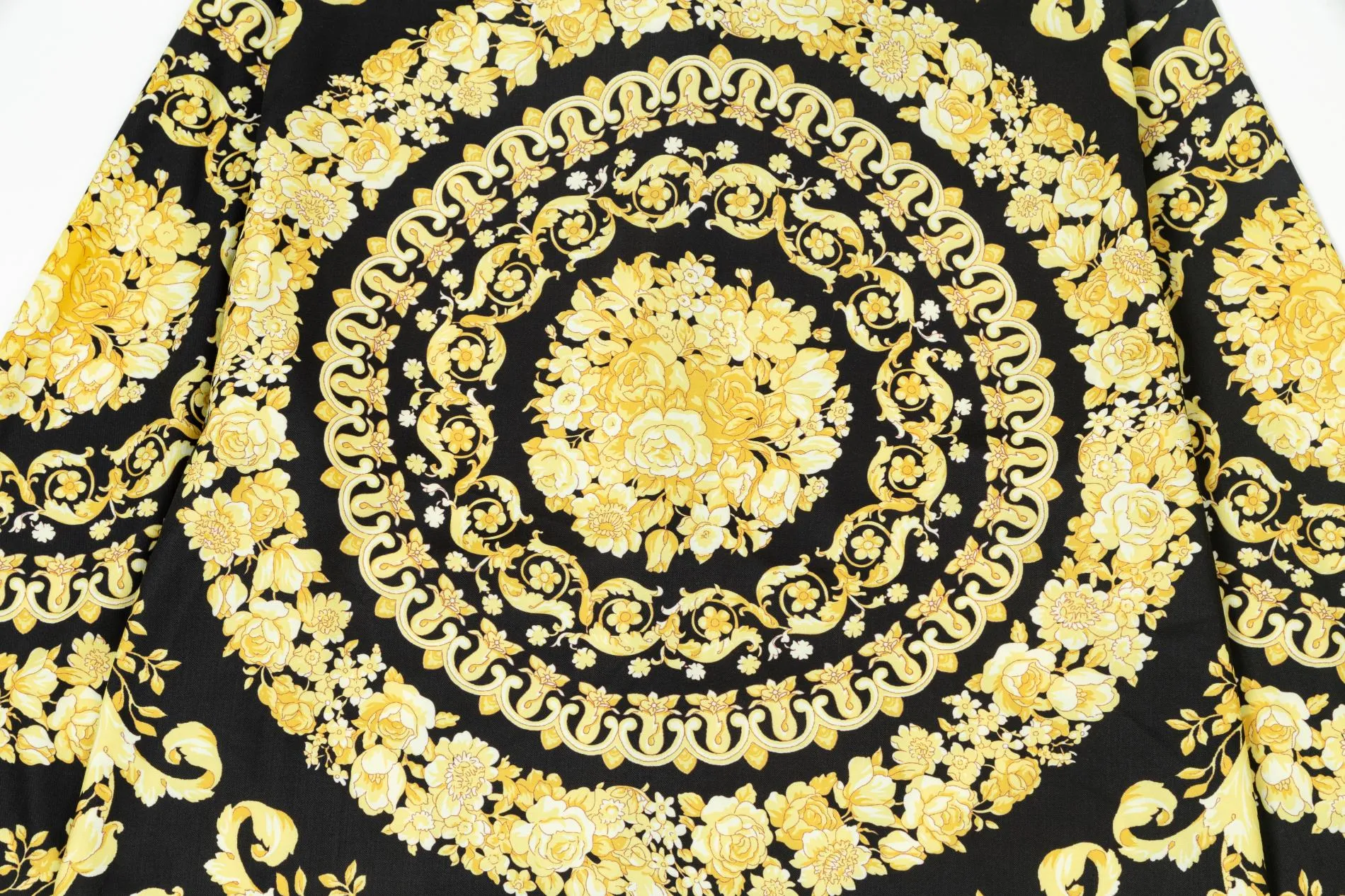 【2026】【VERSACE 公式旗艦店】ヴェルサーチ   シャツ  ご好評に付き再入荷 240716