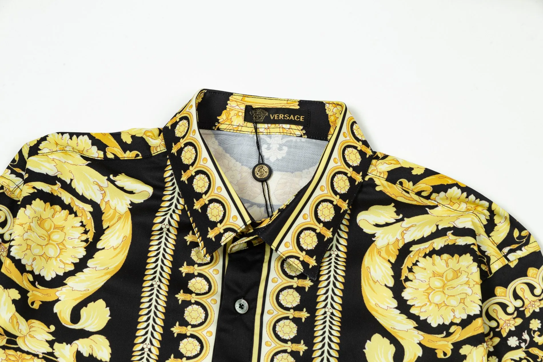 【2026】【VERSACE 公式旗艦店】ヴェルサーチ   シャツ  ご好評に付き再入荷 240716