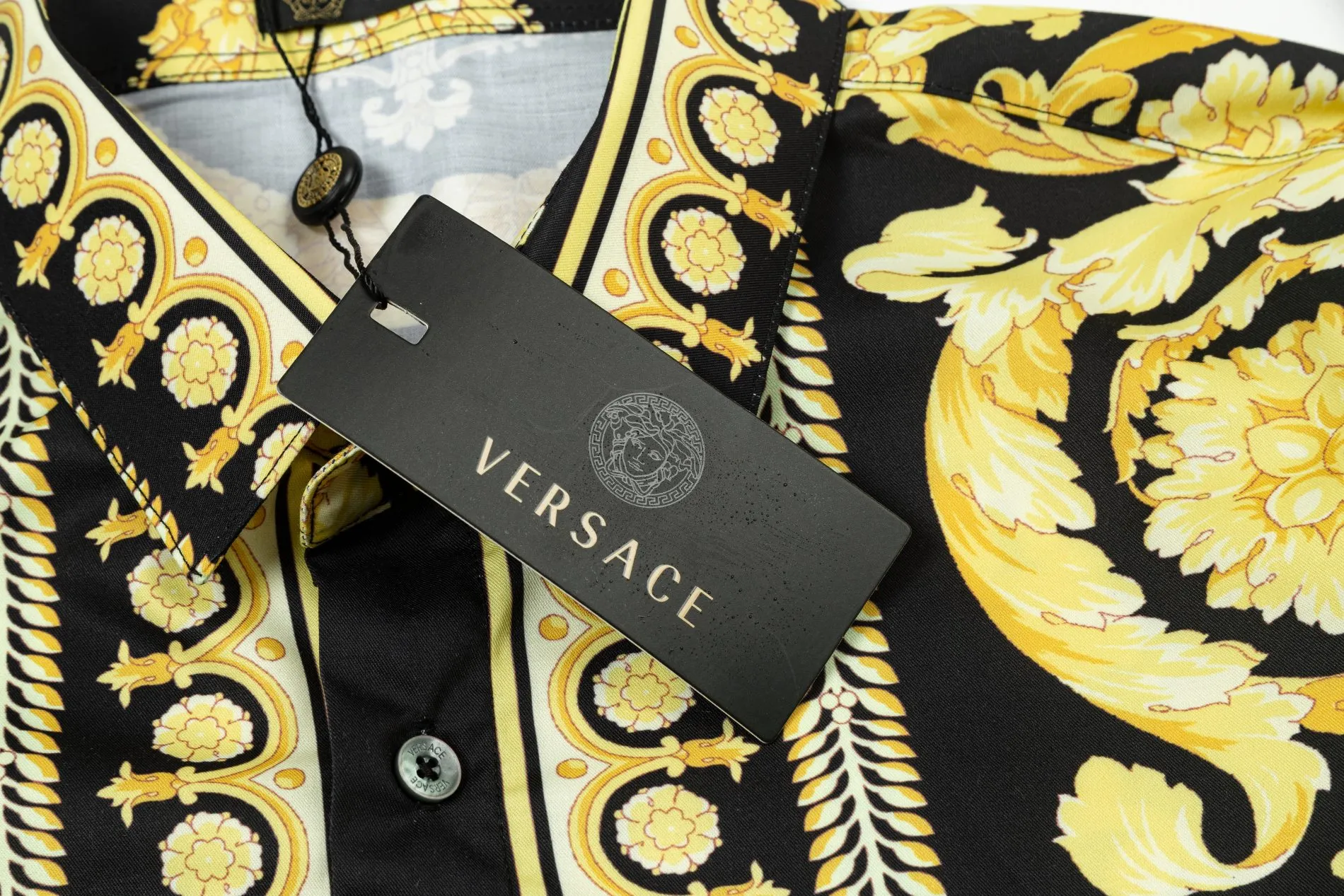 【2026】【VERSACE 公式旗艦店】ヴェルサーチ   シャツ  ご好評に付き再入荷 240716