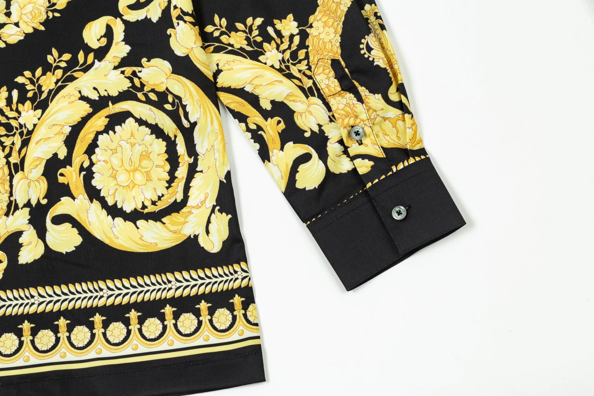 【2026】【VERSACE 公式旗艦店】ヴェルサーチ   シャツ  ご好評に付き再入荷 240716