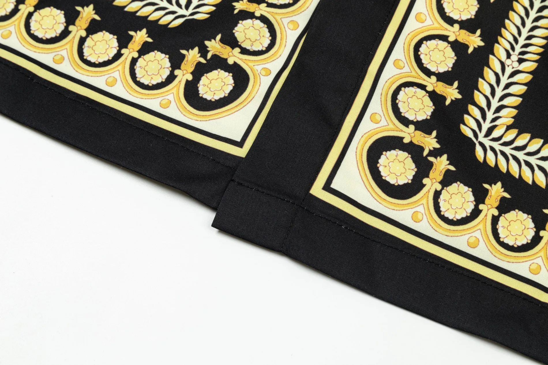 【2026】【VERSACE 公式旗艦店】ヴェルサーチ   シャツ  ご好評に付き再入荷 240716