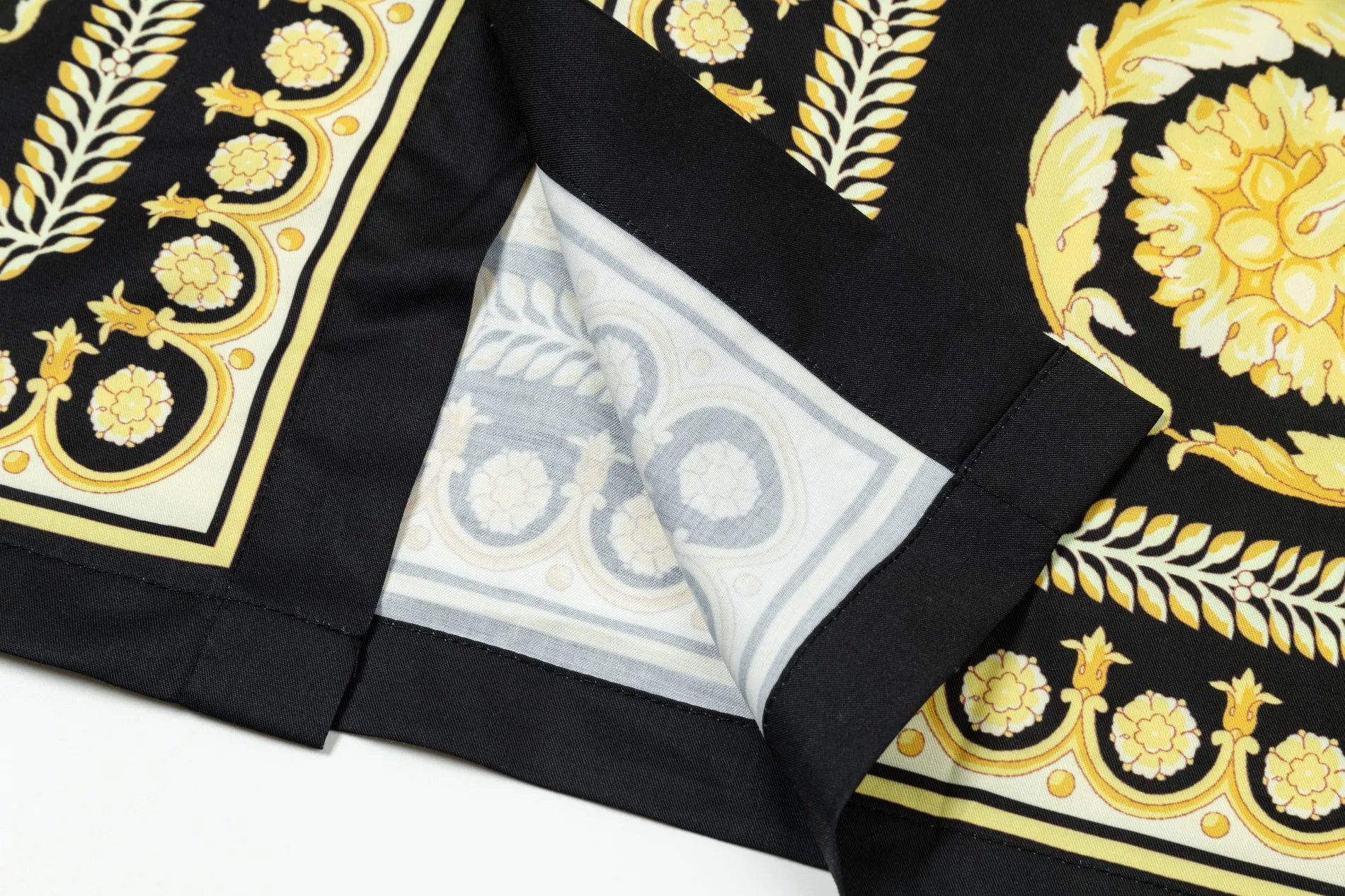 【2026】【VERSACE 公式旗艦店】ヴェルサーチ   シャツ  ご好評に付き再入荷 240716