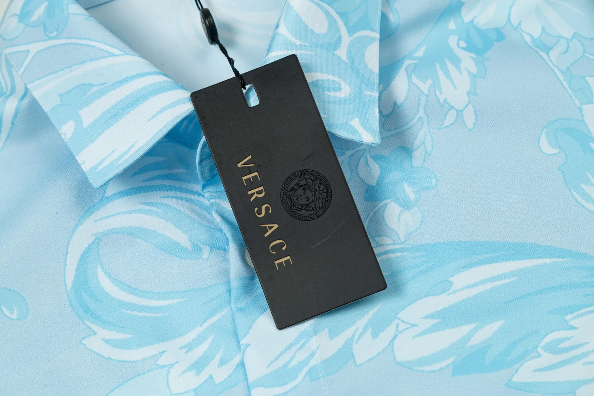 【2026】【VERSACE 公式旗艦店】ヴェルサーチ シャツ ご好評に付き再入荷 240716