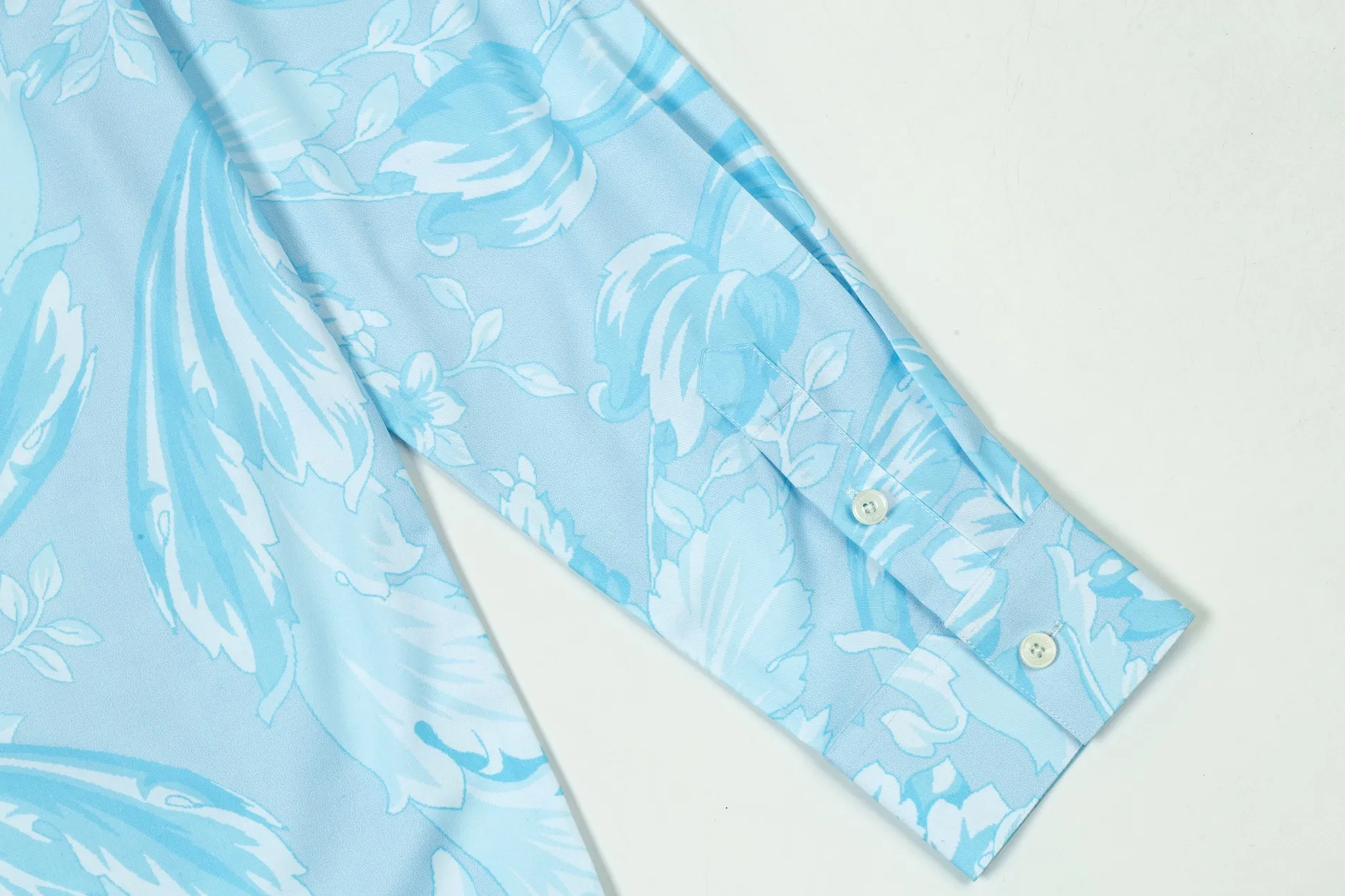 【2026】【VERSACE 公式旗艦店】ヴェルサーチ シャツ ご好評に付き再入荷 240716
