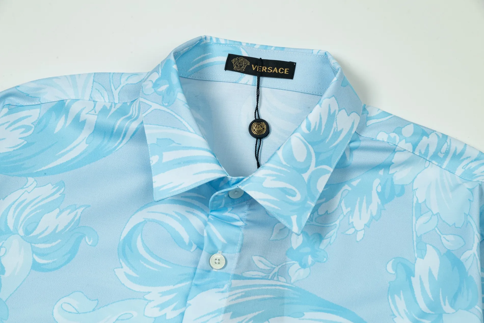 【2026】【VERSACE 公式旗艦店】ヴェルサーチ シャツ ご好評に付き再入荷 240716