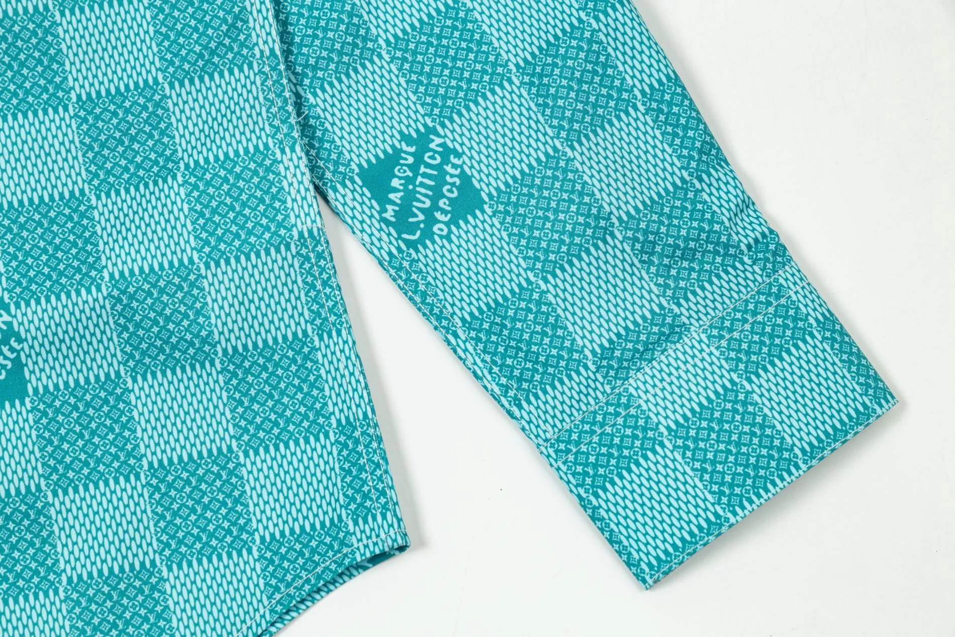 【2026】【LOUIS VUITTON 公式旗艦店】ルイヴィトン  シャツ  ご好評に付き再入荷 240715