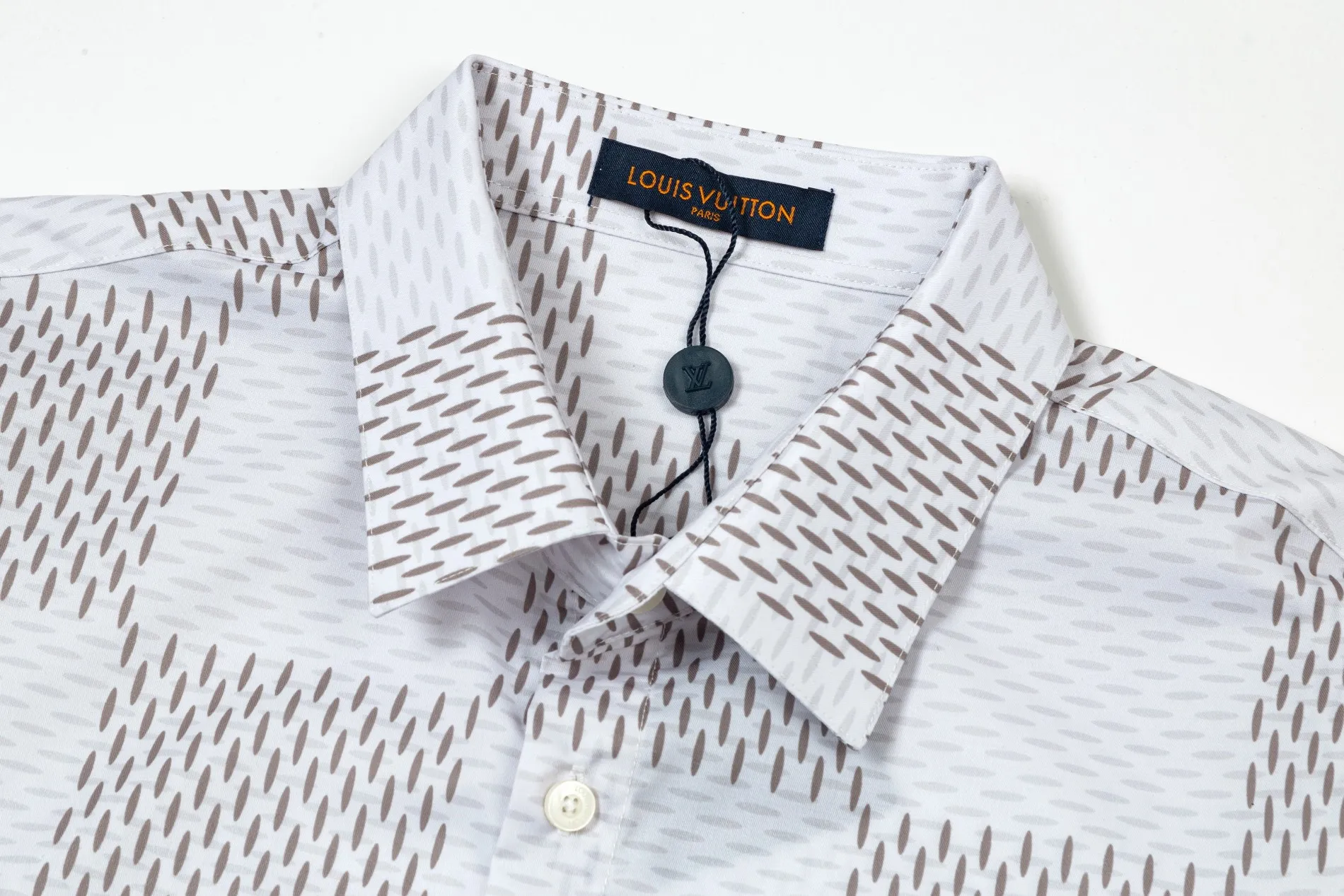 【2026】【LOUIS VUITTON 公式旗艦店】ルイヴィトン  シャツ  ご好評に付き再入荷 240715