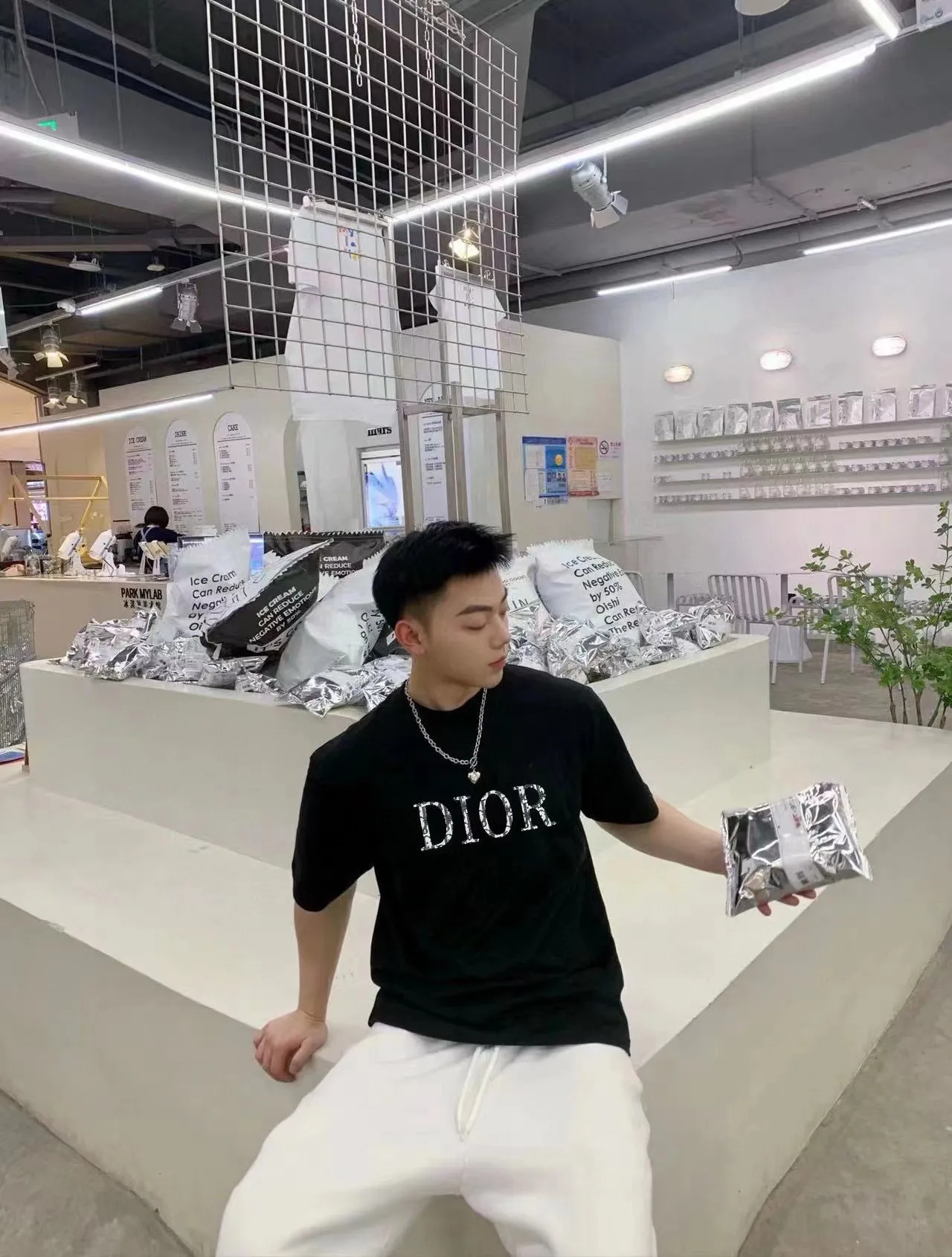 【2026】【DIOR 公式旗艦店】ディオール    Tシャツ ご好評に付き再入荷！