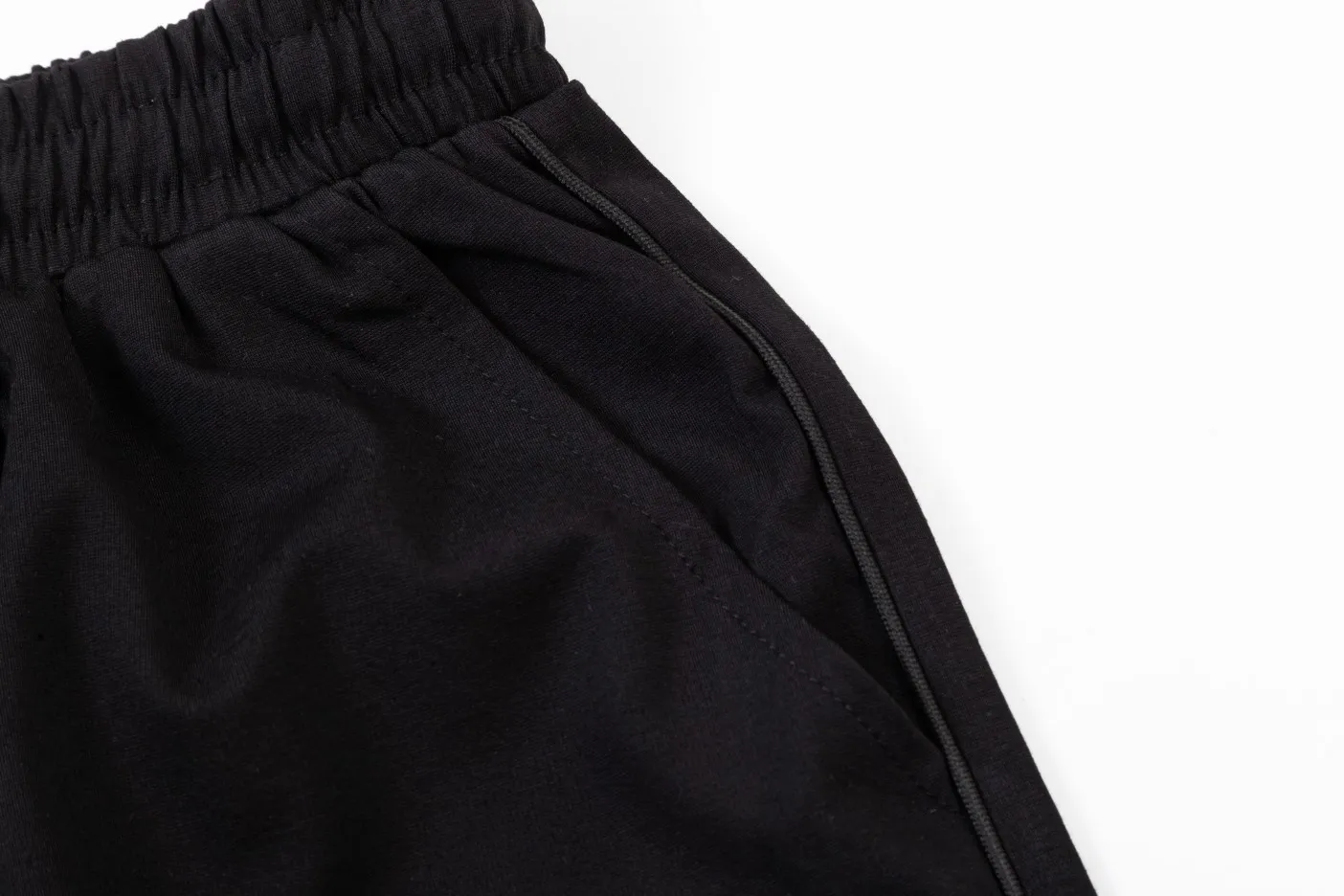 【2026】【MONCLER 公式旗艦店】モンクレール   ショートパンツ  ご好評に付き再入荷！