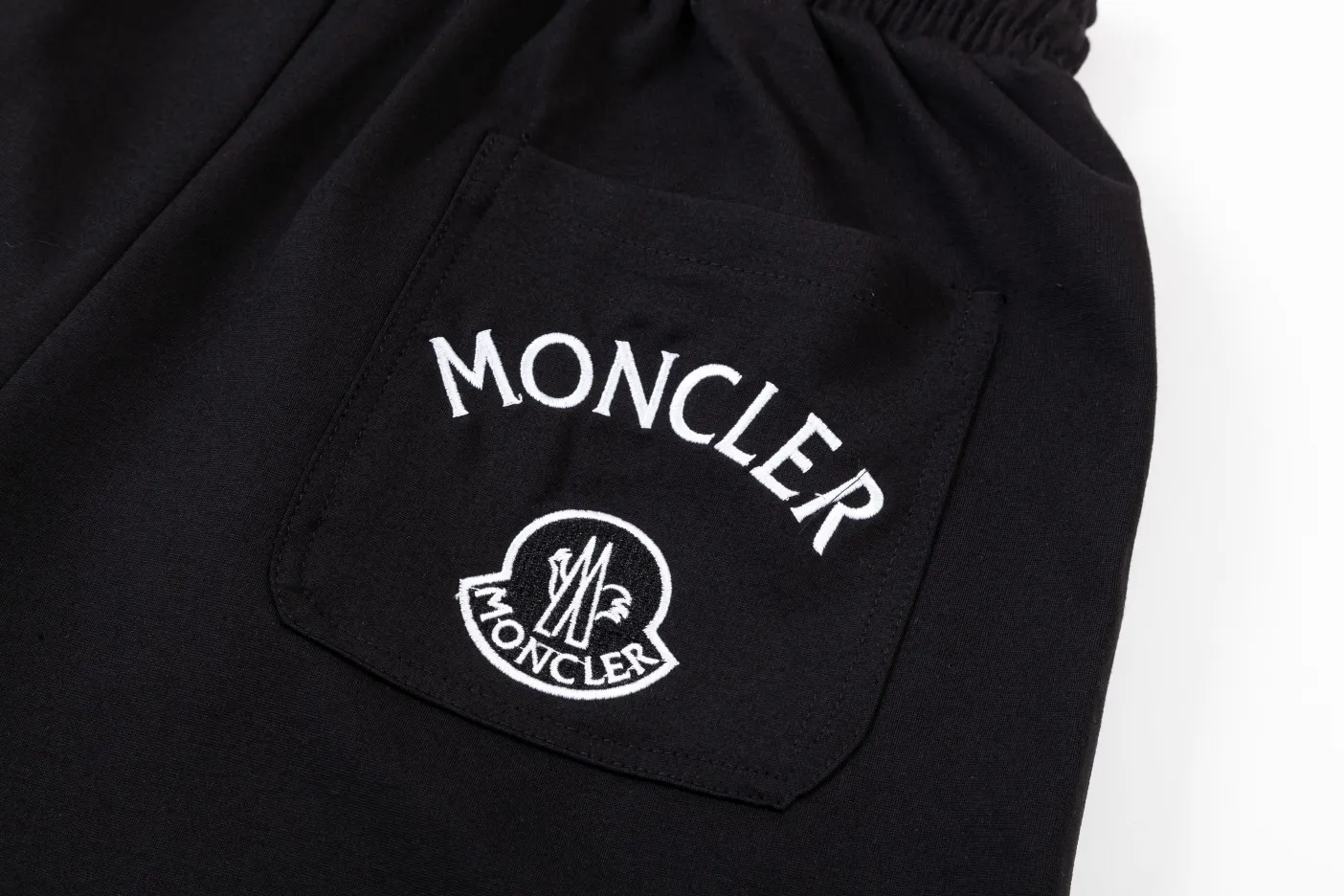 【2026】【MONCLER 公式旗艦店】モンクレール   ショートパンツ  ご好評に付き再入荷！