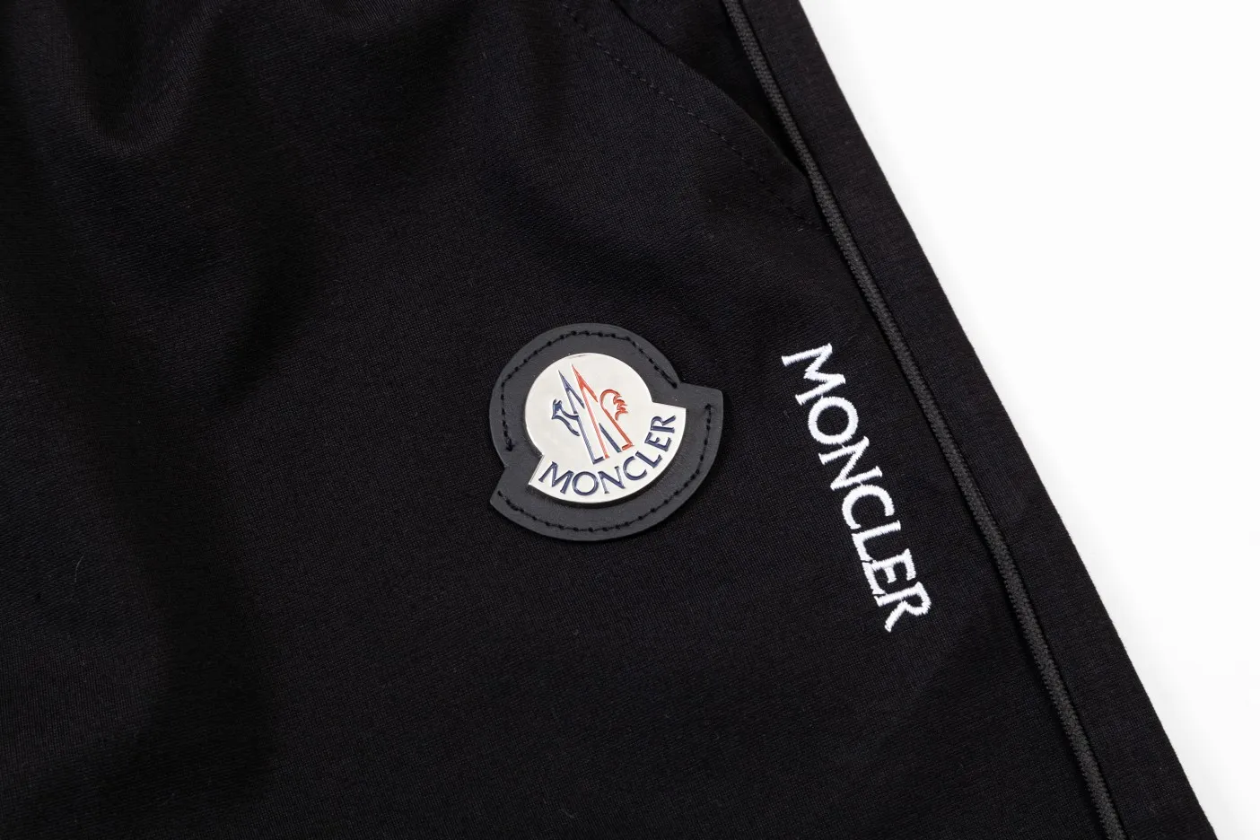 【2026】【MONCLER 公式旗艦店】モンクレール   ショートパンツ  ご好評に付き再入荷！