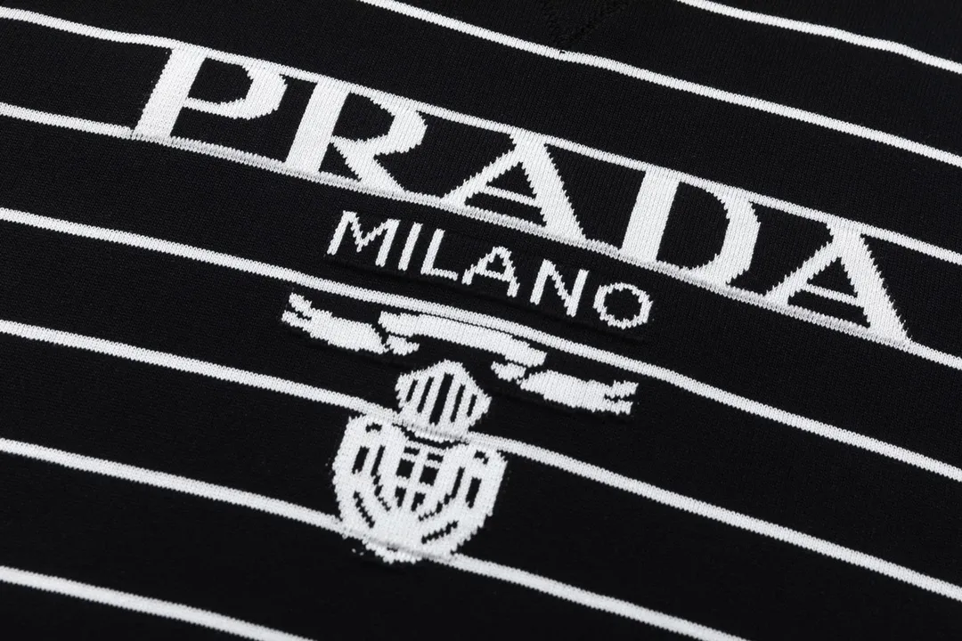 【2026】【PRADA  公式旗艦店】プラダ  Tシャツ ご好評に付き再入荷！