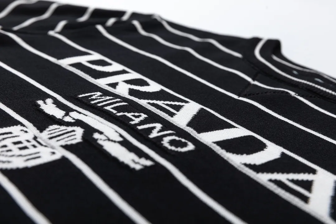 【2026】【PRADA  公式旗艦店】プラダ  Tシャツ ご好評に付き再入荷！