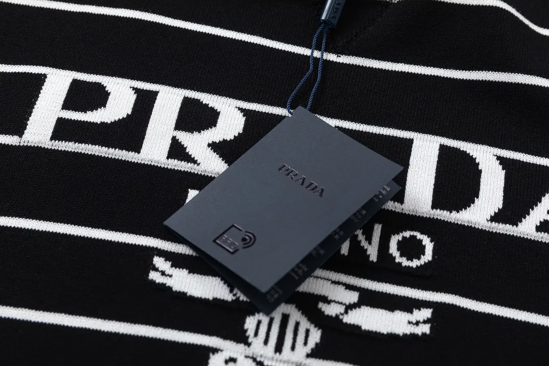 【2026】【PRADA  公式旗艦店】プラダ  Tシャツ ご好評に付き再入荷！
