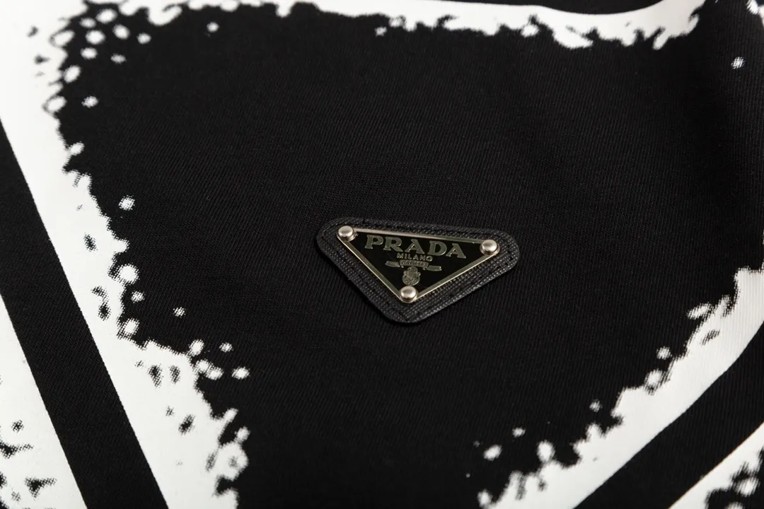【2026】【PRADA  公式旗艦店】プラダ  Tシャツ ご好評に付き再入荷！