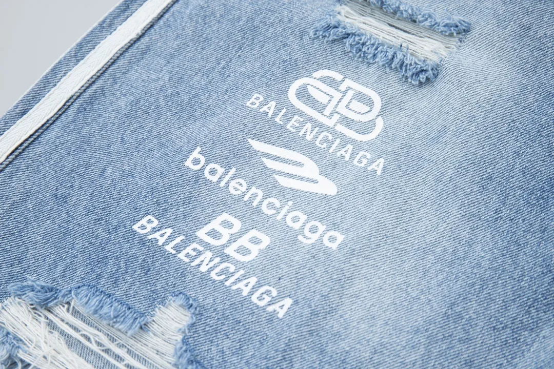 【2026】【BALENCIAGA  公式旗艦店】バレンシアガ   ショートパンツ  ご好評に付き再入荷！