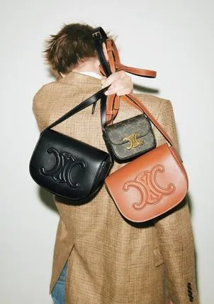 【2026】【完売間近】CELINE セリーヌ フォルコキュイル ショルダーバッグ 大人気 18.5*15*7cm
