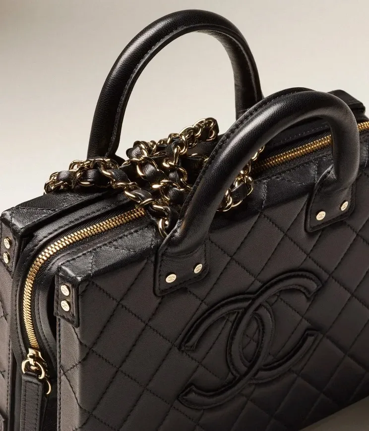 【2026】【完売必至】CHANEL バニティケース バッグ  4カラー 20.5*15*10.5cm
