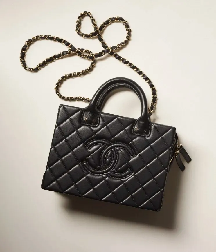 【2026】【完売必至】CHANEL バニティケース バッグ  4カラー 20.5*15*10.5cm