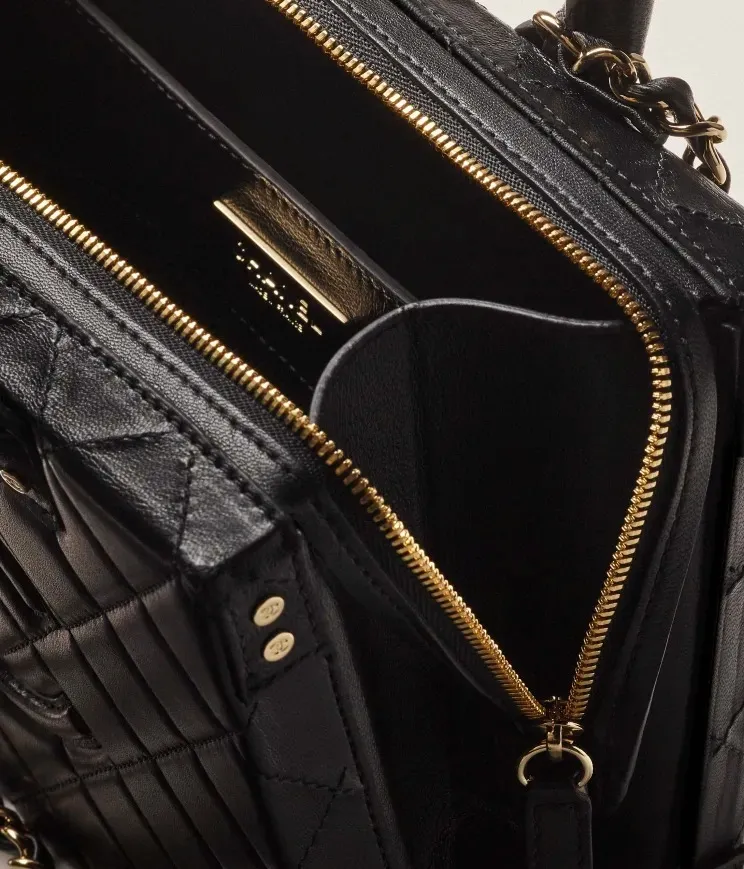 【2026】【完売必至】CHANEL バニティケース バッグ  4カラー 20.5*15*10.5cm