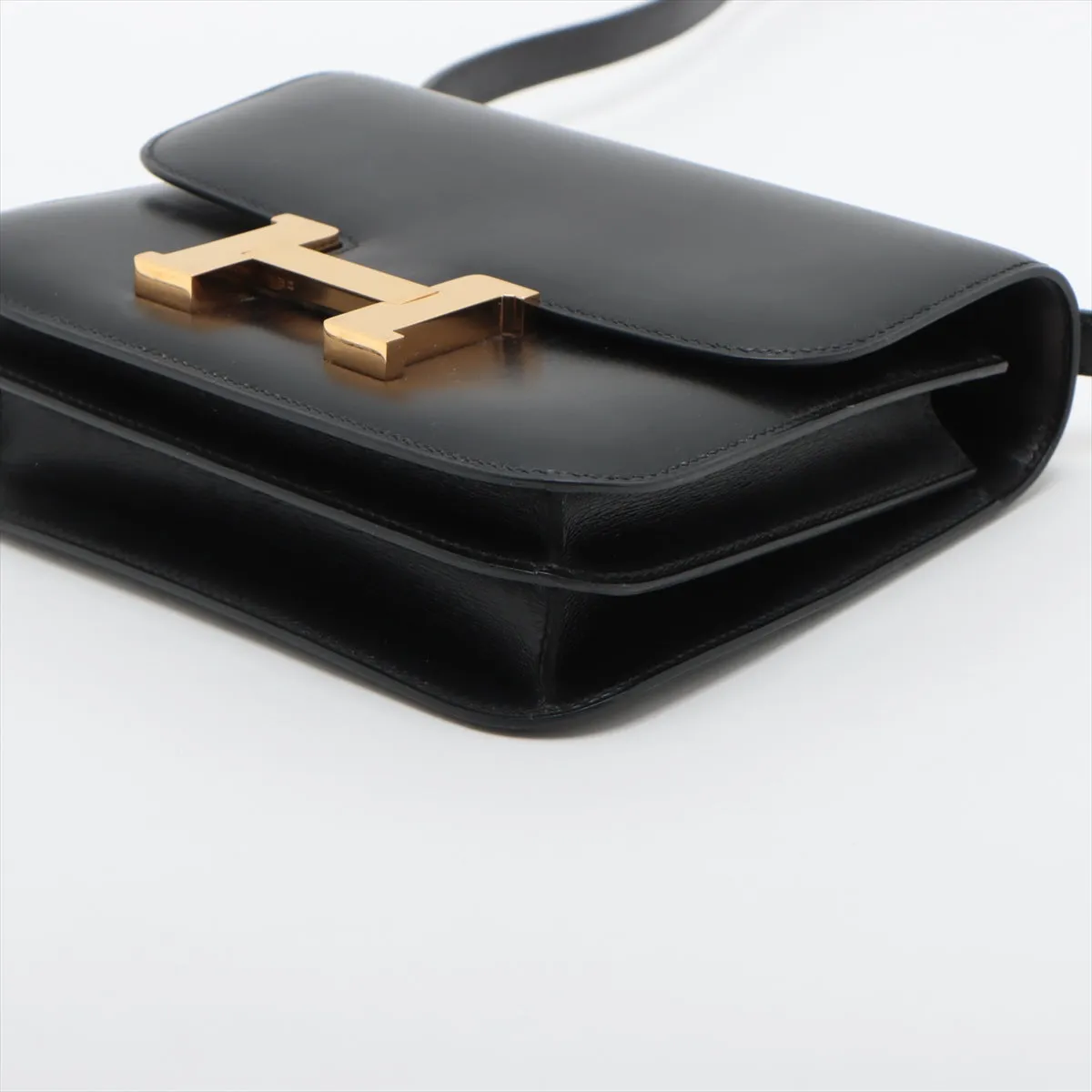【2026】【HERMES  公式旗艦店】斜めがけバッグエルメス コンスタンス3 ミニ18 ボックスカーフ ブラック ゴールド金具