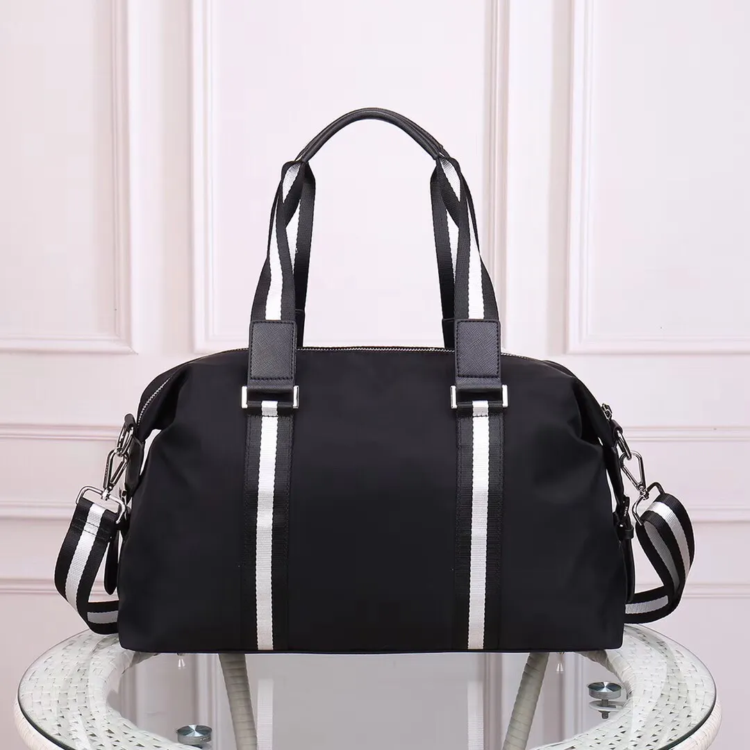 【2026】【PRADA 公式旗艦店】プラダ  ブリーフケース  当日出荷 好評に付き再入荷！44*25*14CM