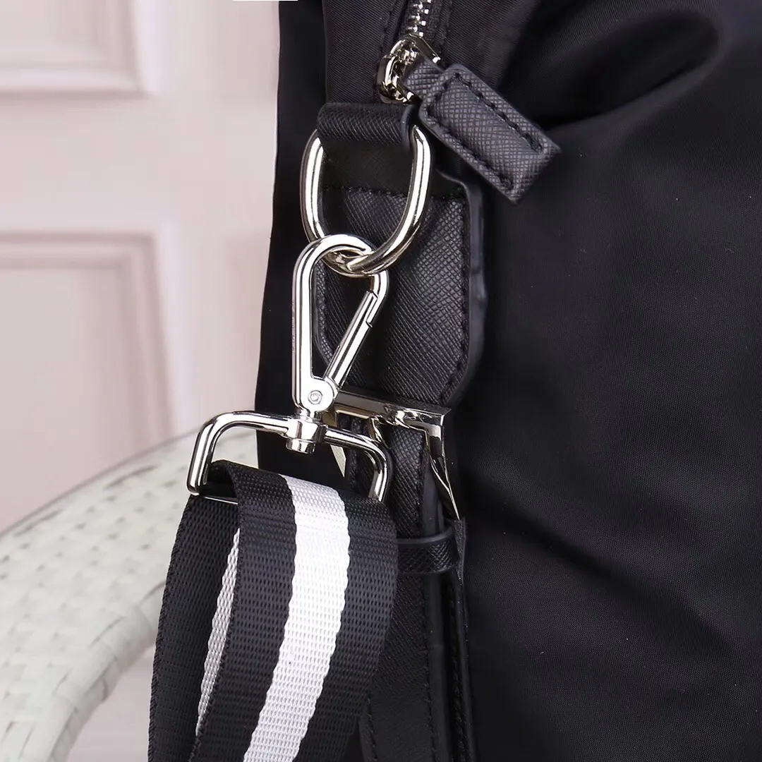 【2026】【PRADA 公式旗艦店】プラダ  ブリーフケース  当日出荷 好評に付き再入荷！44*25*14CM
