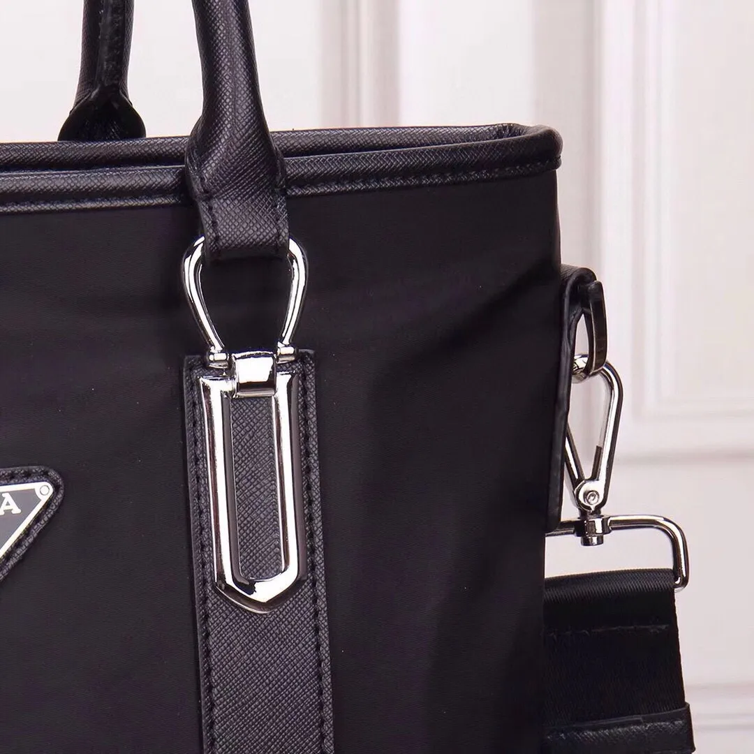 【2026】【PRADA 公式旗艦店】プラダ  ブリーフケース  当日出荷 好評に付き再入荷！34*33*8CM