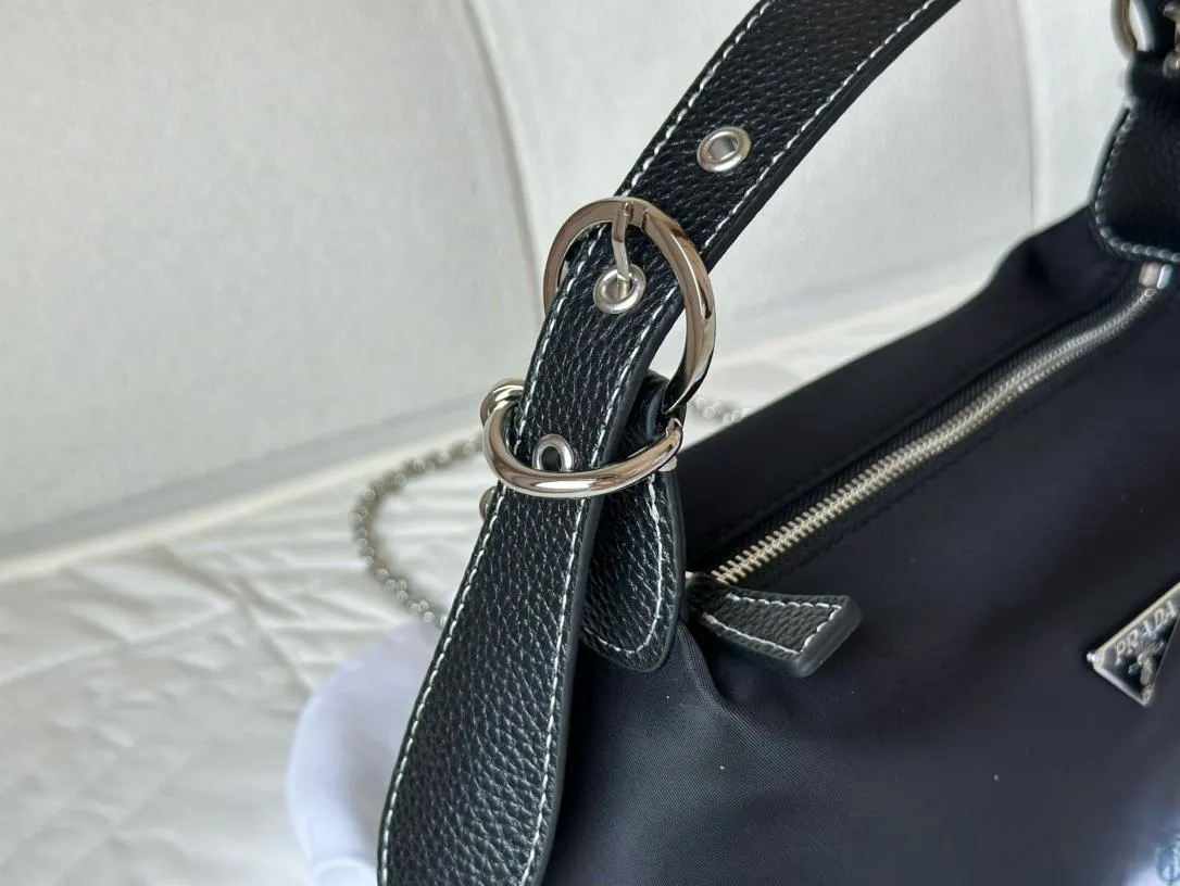 【2026】【PRADA 公式旗艦店】プラダ  ハンドバッグ 当日出荷 好評に付き再入荷！27*14CM