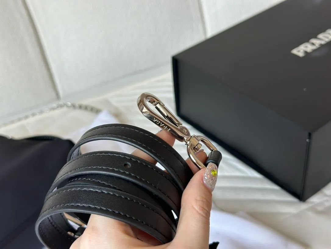 【2026】【PRADA 公式旗艦店】プラダ  ハンドバッグ 当日出荷 好評に付き再入荷！27*14CM