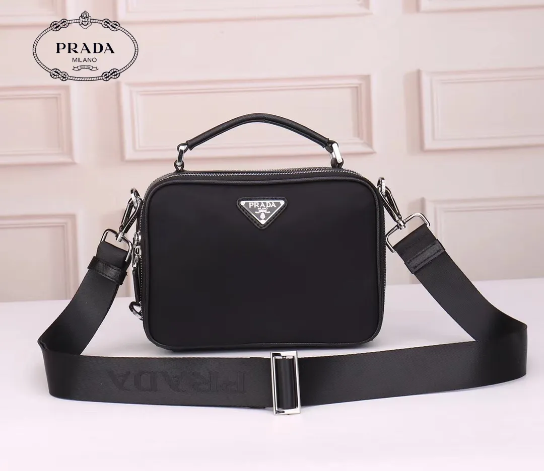 【2026】【PRADA 公式旗艦店】プラダ  斜めがけバッグ 当日出荷 好評に付き再入荷！22*16*8CM