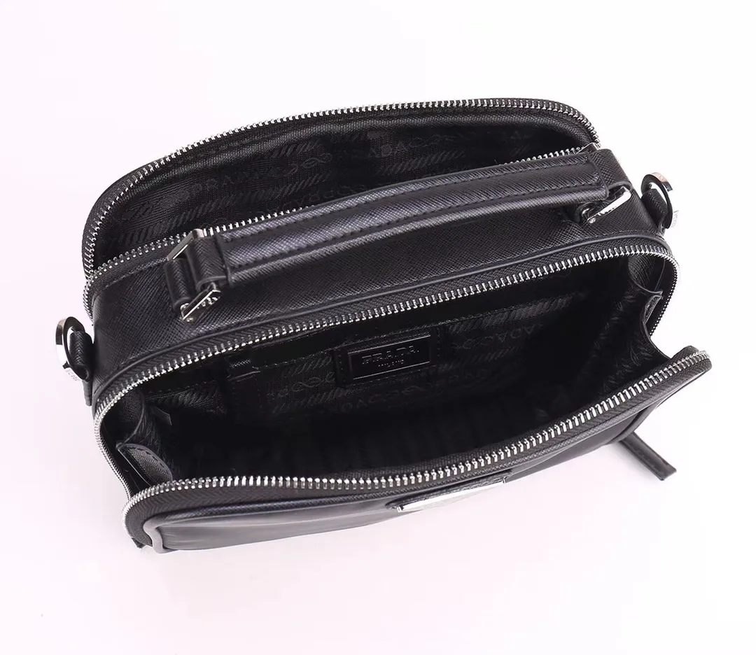 【2026】【PRADA 公式旗艦店】プラダ  斜めがけバッグ 当日出荷 好評に付き再入荷！22*16*8CM