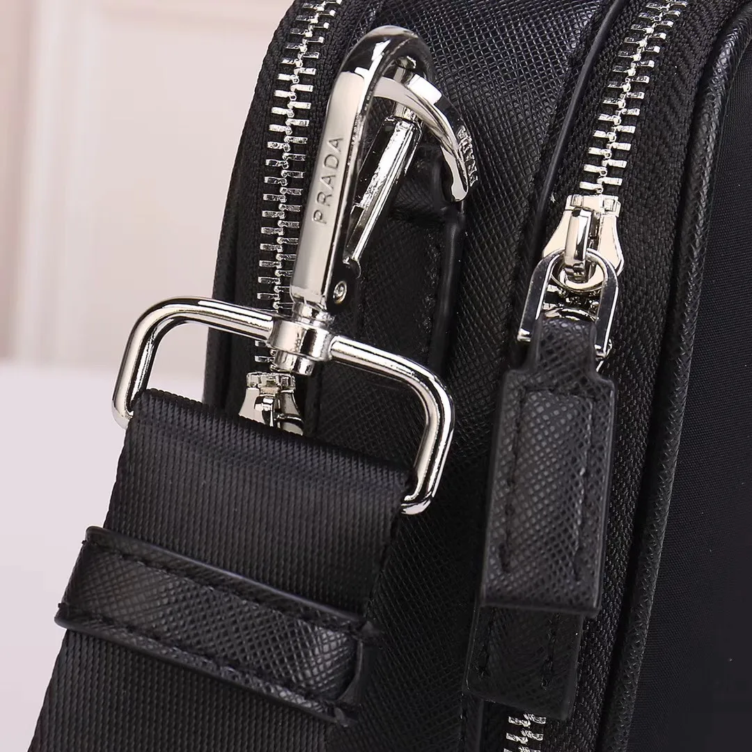 【2026】【PRADA 公式旗艦店】プラダ  斜めがけバッグ 当日出荷 好評に付き再入荷！22*16*8CM